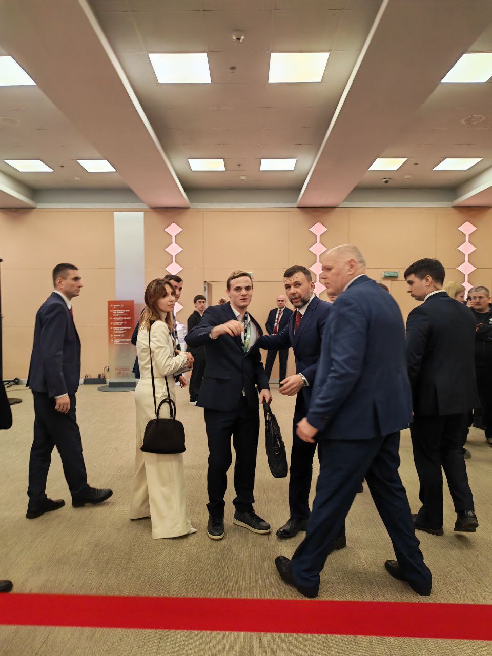 Фоторепортаж с Форума «Знание.Государство» с главой Донецкой Народной Республики Денисом Пушилиным и кибером Владом Куприенко