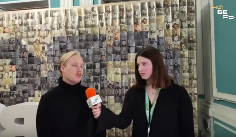 Киберы Москвы взяли интервью у режиссёра Ивана Харатьяна и актёра Марка-Малика Мурашкина на показе фильма «Каруза»