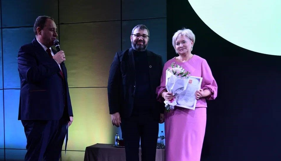 Киберы Москвы поздравили с Днём рождения директора школы №1363 Елену Лавриненко