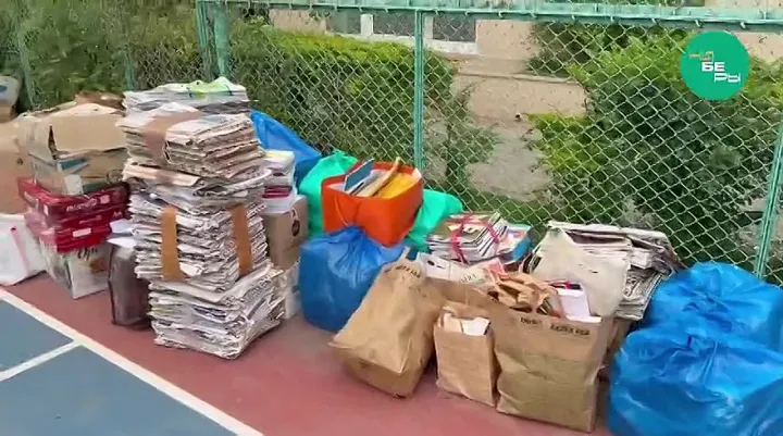 Киберы Индии приняли участие в сборе макулатуры