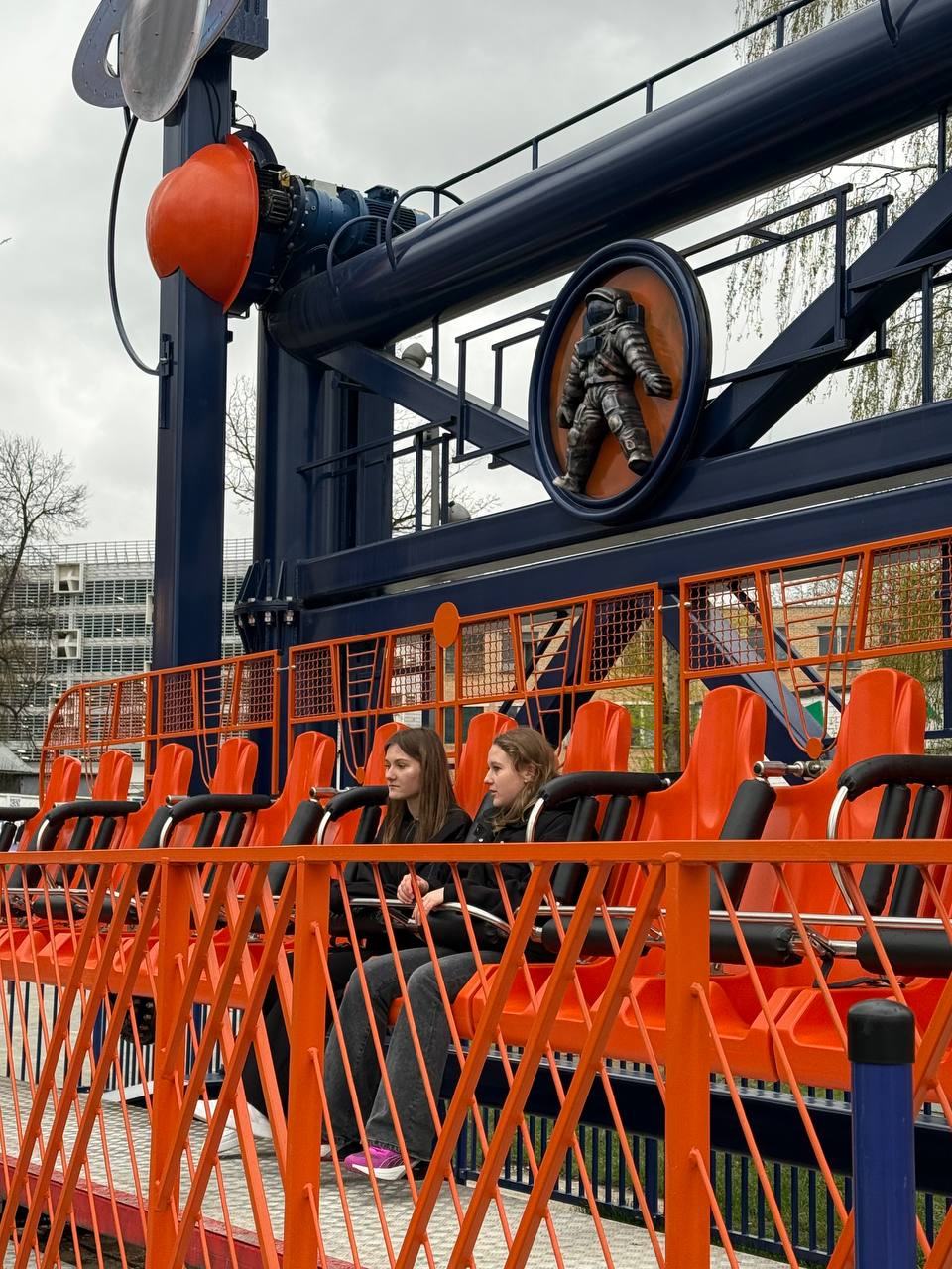 Киберы Москвы посетили открытие аттракционов в парке Орион