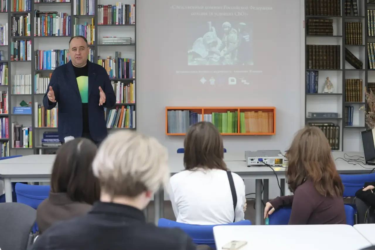 Киберы посетили фотовыставку «Следственный комитет сегодня (в условиях СВО)»